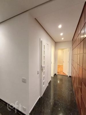 Image 22 - 811954