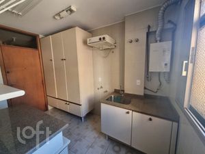 Image 32 - 812025