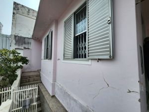 Image 36 - 812058