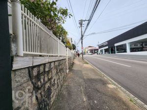 Image 12 - 812058