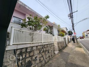 Image 10 - 812058