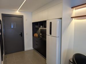 Image 2 - 812067