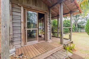 Image 6 - 812251