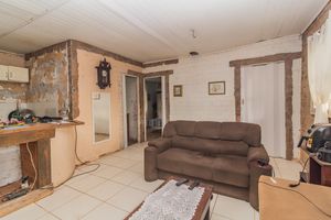 Image 30 - 812251
