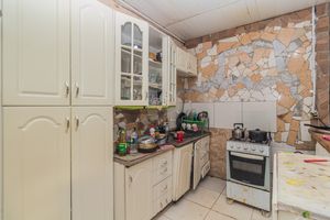 Image 32 - 812251