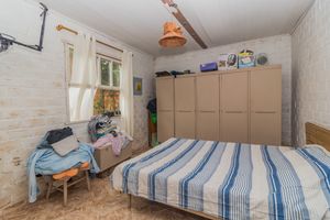 Image 33 - 812251