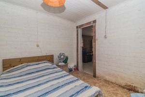Image 35 - 812251