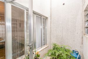 Image 8 - 812300