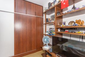 Image 32 - 812300