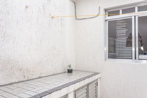 Image 35 - 812300