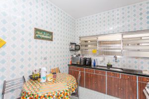 Image 44 - 812300