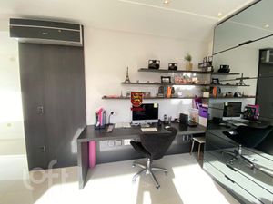 Image 19 - 812308