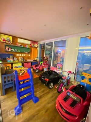 Image 10 - 812308
