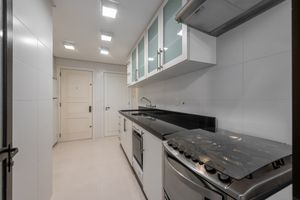 Image 13 - 812363