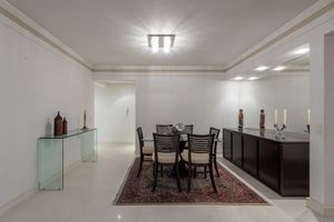Image 4 - 812363