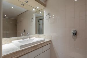 Image 11 - 812363