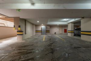 Image 19 - 812363
