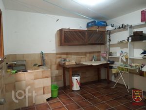 Image 29 - 812390