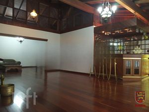 Image 8 - 812390