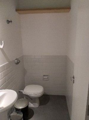 Image 7 - 812411