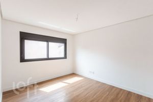 Image 11 - 812477