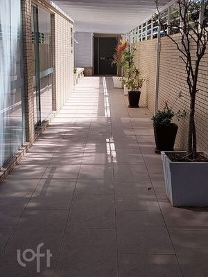 Image 12 - 812478