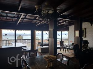 Image 4 - 812509