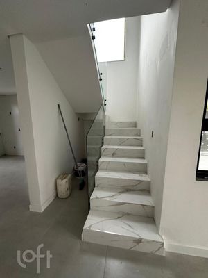Image 9 - 812510
