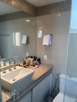 Image 19 - 812511