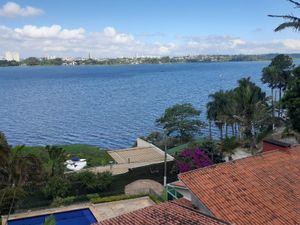 Image 8 - 812548