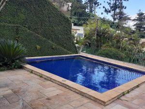Image 6 - 812548