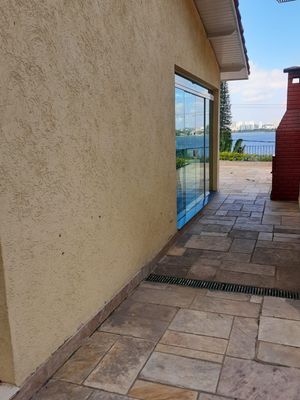 Image 19 - 812548