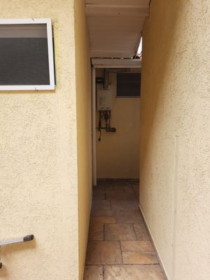 Image 21 - 812548