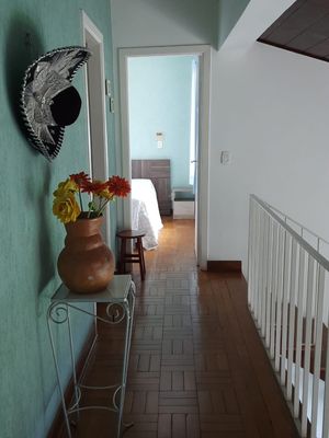 Image 31 - 812548