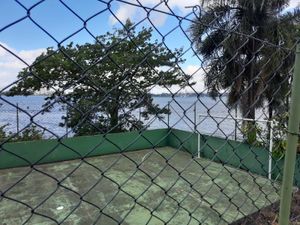 Image 11 - 812548