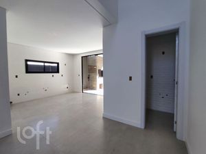 Image 8 - 812549