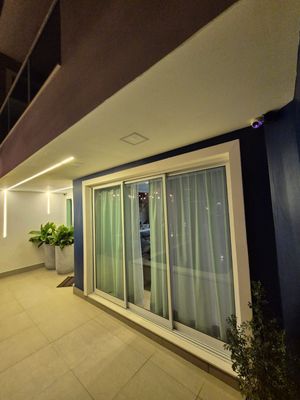 Image 9 - 812571