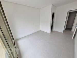 Image 10 - 812722