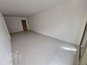 Image 3 - 812722