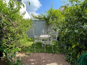 Image 8 - 812726