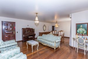 Image 1 - 812806