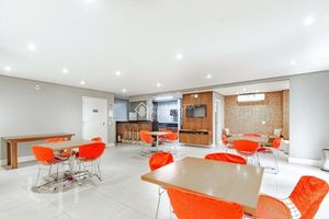 Image 18 - 812926