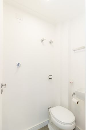 Image 28 - 812927