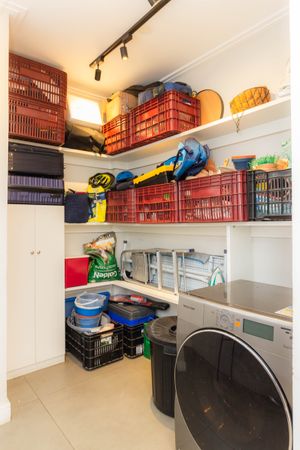 Image 32 - 812927