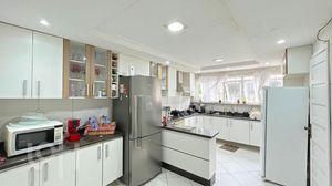 Image 34 - 813090