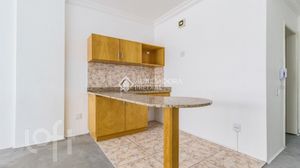 Image 17 - 813143