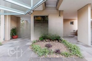 Image 32 - 813283