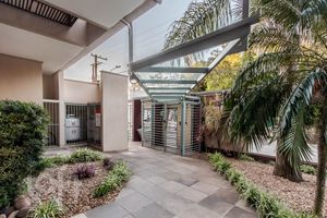 Image 30 - 813283