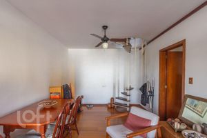 Image 10 - 813320
