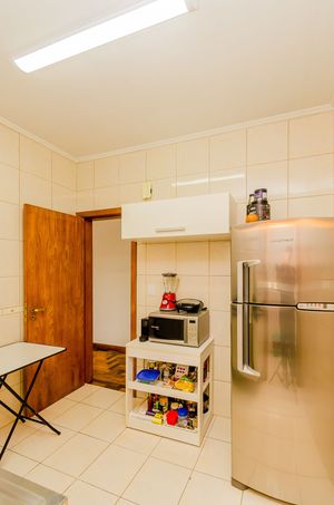 Image 19 - 813500